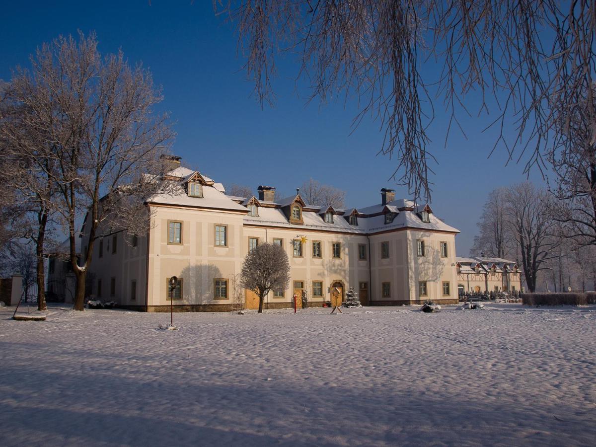 Palac Pakoszow Schlosshotel Wernersdorf Jelenia Gora Exterior photo The manor house of the former estate of the Order of St John