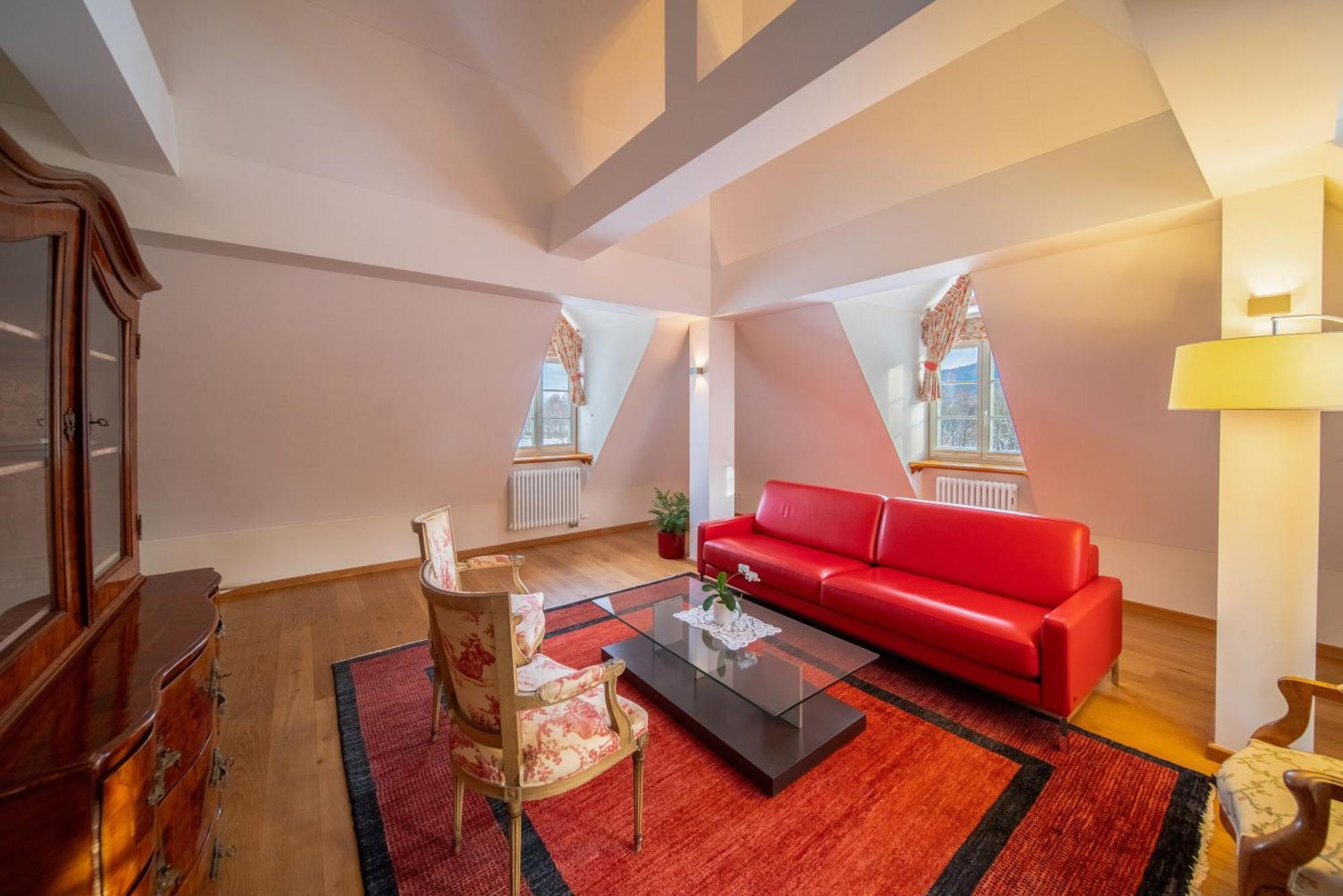 Palac Pakoszow Schlosshotel Wernersdorf Jelenia Gora Exterior photo The living room of a suite