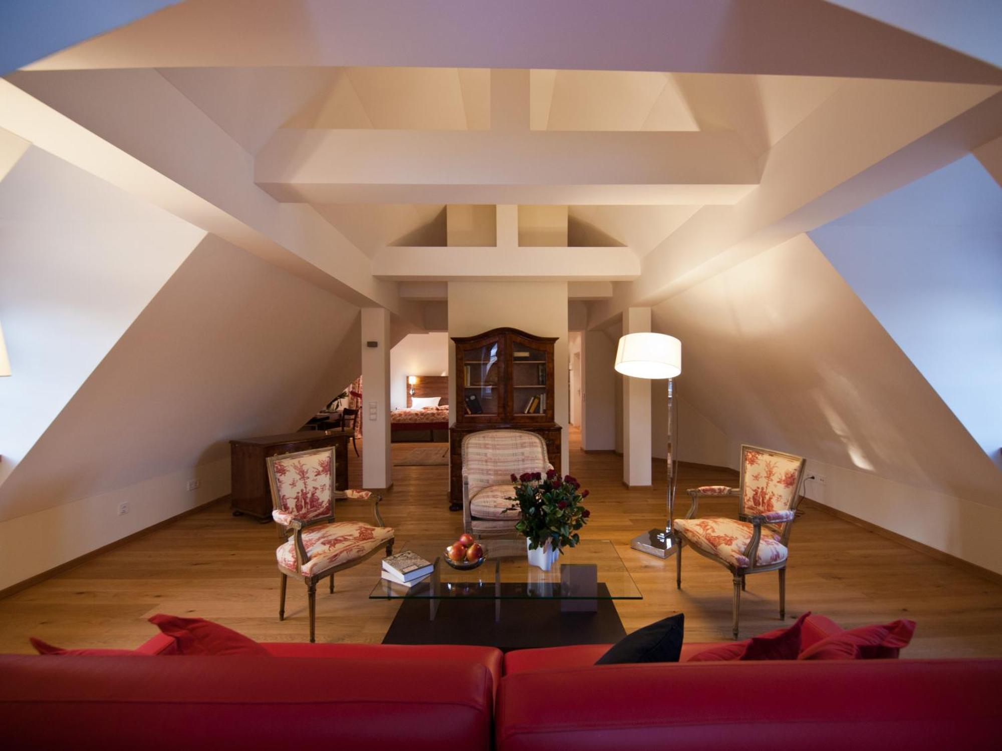 Palac Pakoszow Schlosshotel Wernersdorf Jelenia Gora Exterior photo The interior of a suite at the Hotel de l'Europe