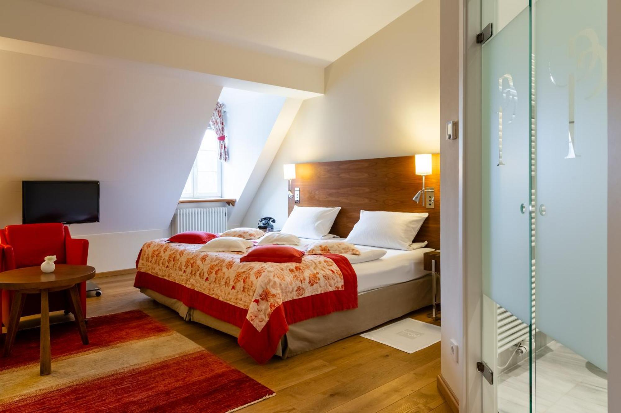 Palac Pakoszow Schlosshotel Wernersdorf Jelenia Gora Exterior photo A typical room at the Hotel