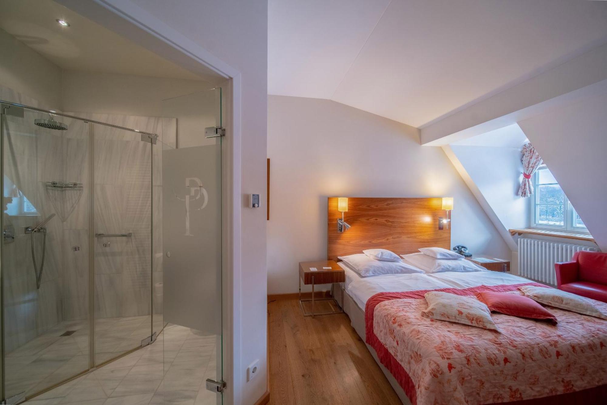 Palac Pakoszow Schlosshotel Wernersdorf Jelenia Gora Exterior photo A room at the hotel