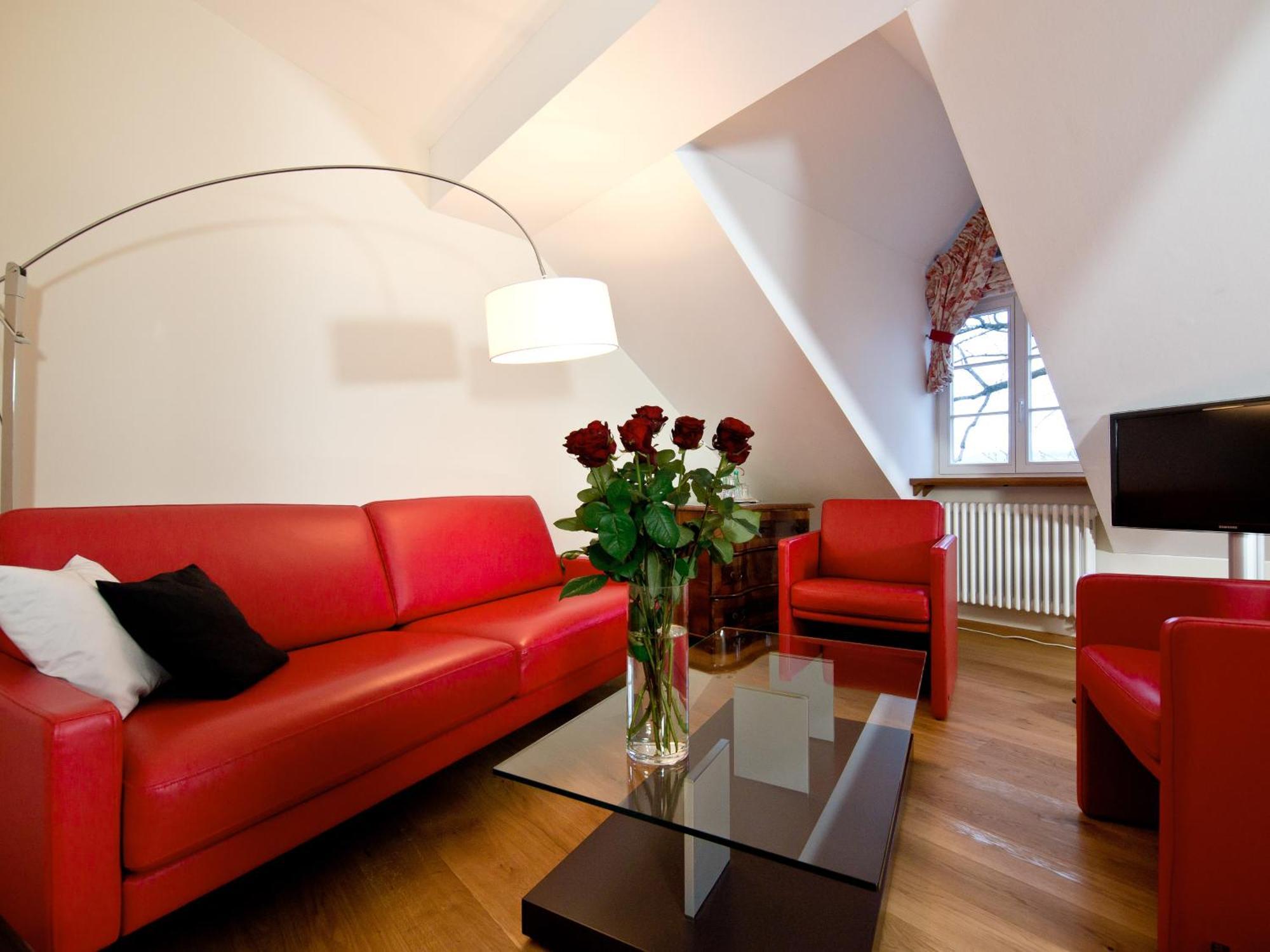 Palac Pakoszow Schlosshotel Wernersdorf Jelenia Gora Exterior photo A living room in a German apartment