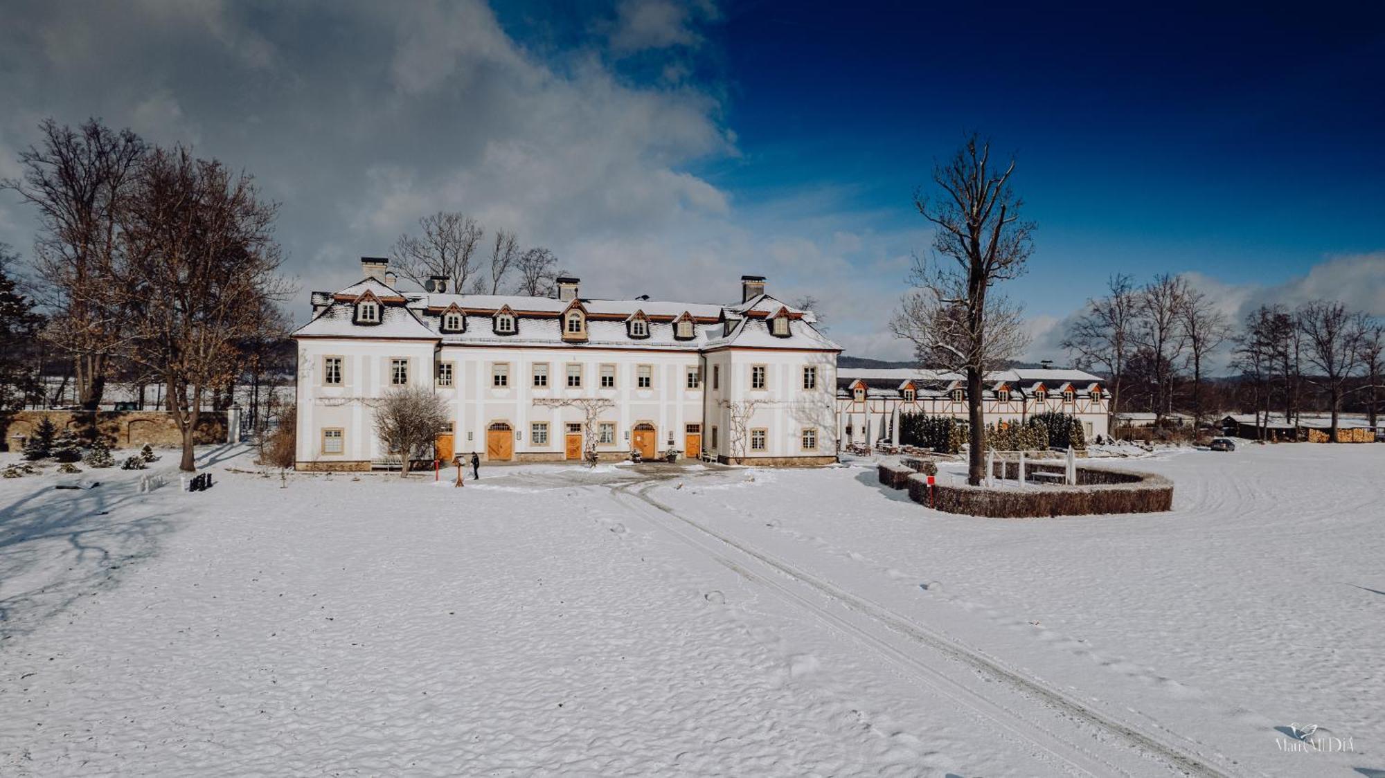 Palac Pakoszow Schlosshotel Wernersdorf Jelenia Gora Exterior photo The main building of the university