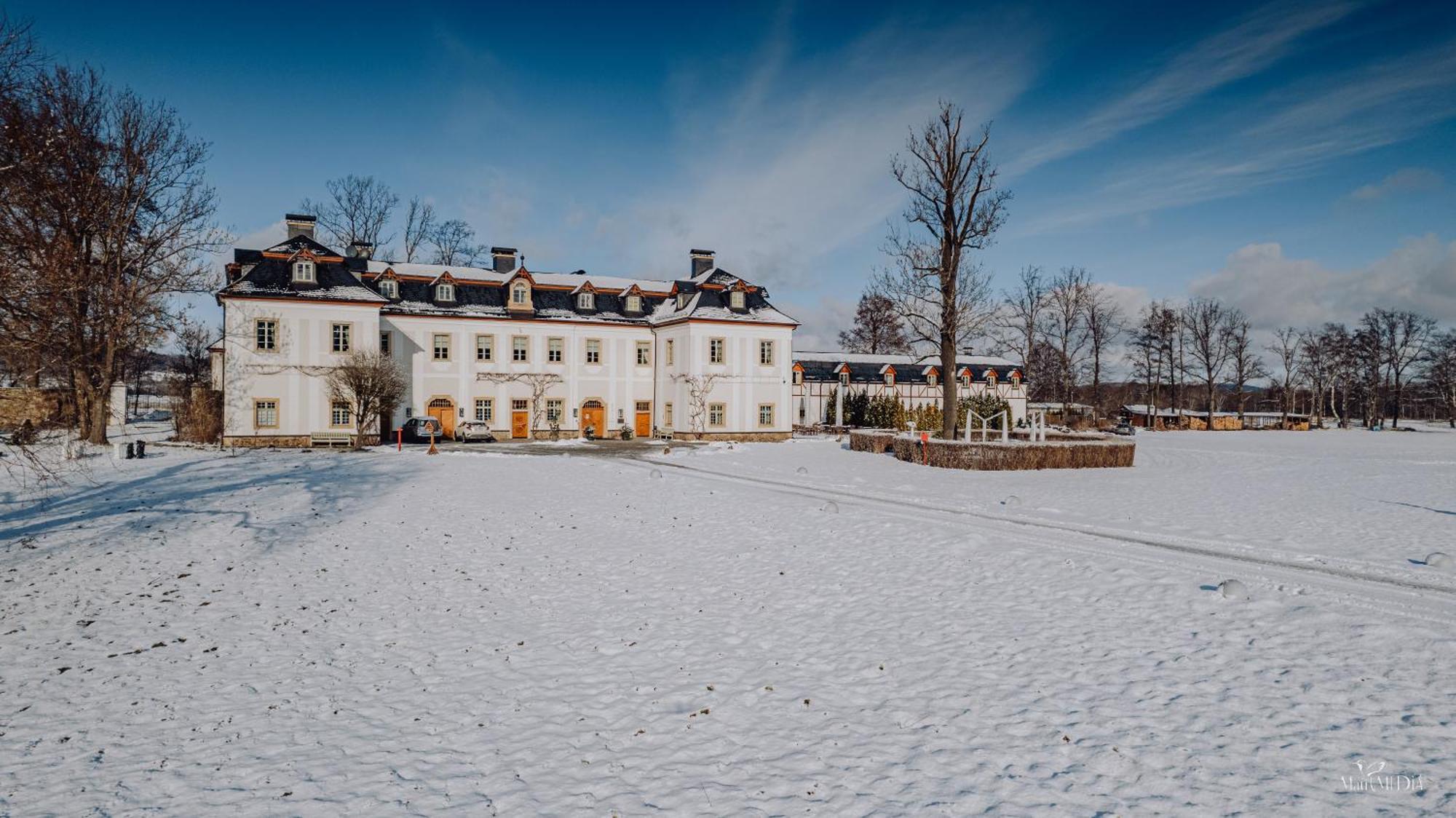Palac Pakoszow Schlosshotel Wernersdorf Jelenia Gora Exterior photo The main building of the school