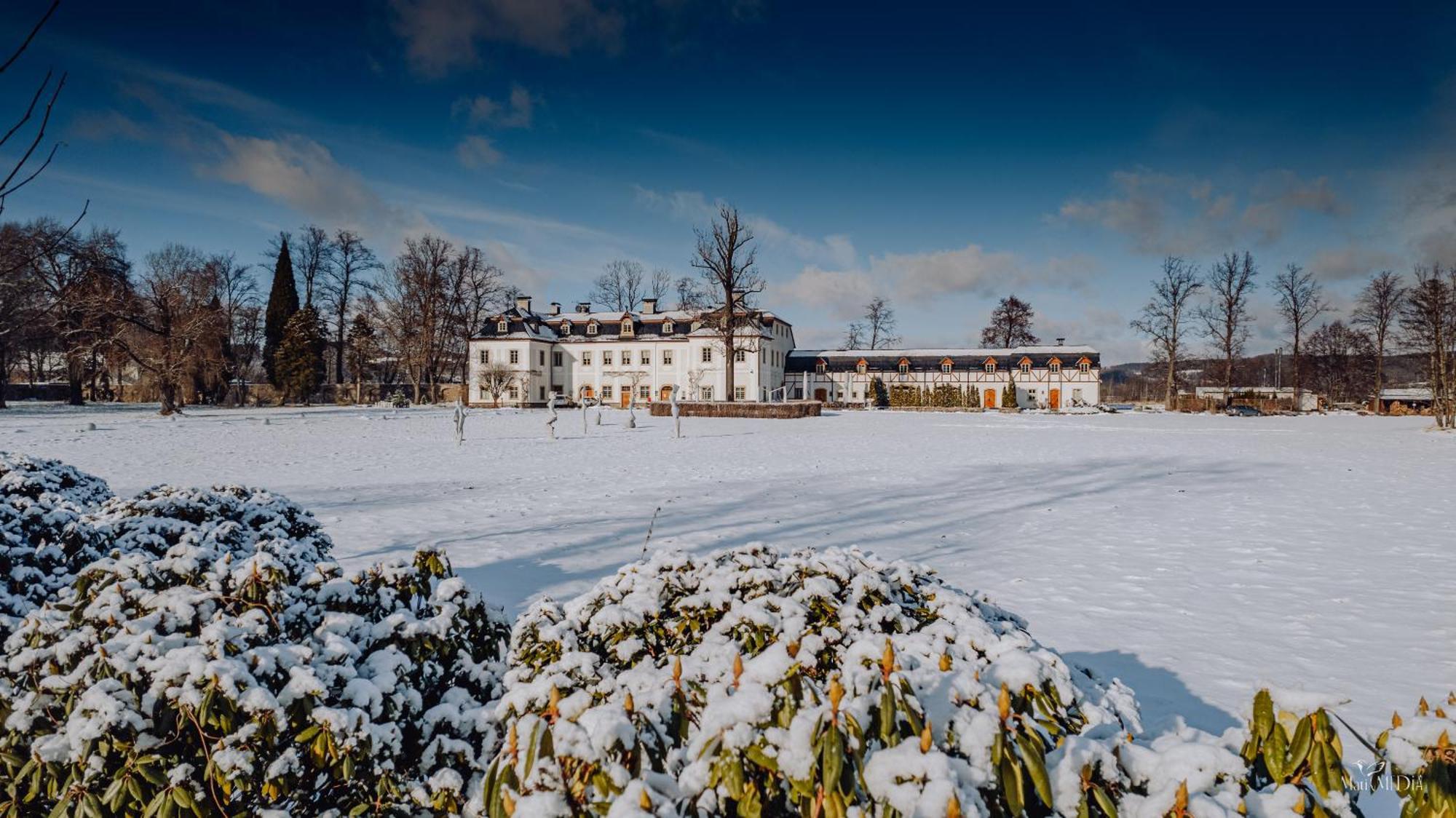 Palac Pakoszow Schlosshotel Wernersdorf Jelenia Gora Exterior photo The former school site at the former St. Mary's Convent, now the St. Mary's Convent Centre