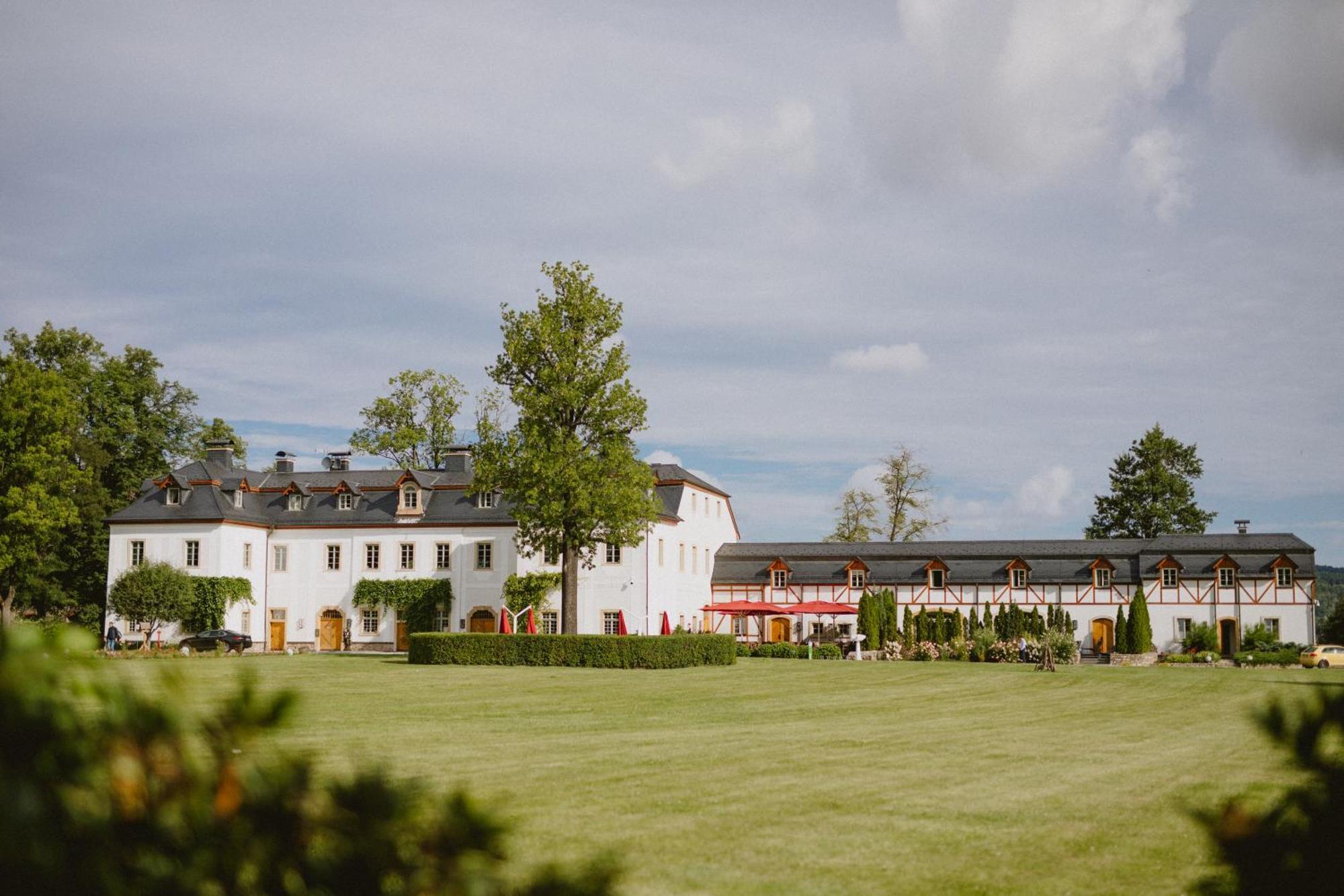 Palac Pakoszow Schlosshotel Wernersdorf Jelenia Gora Exterior photo The former abbey buildings