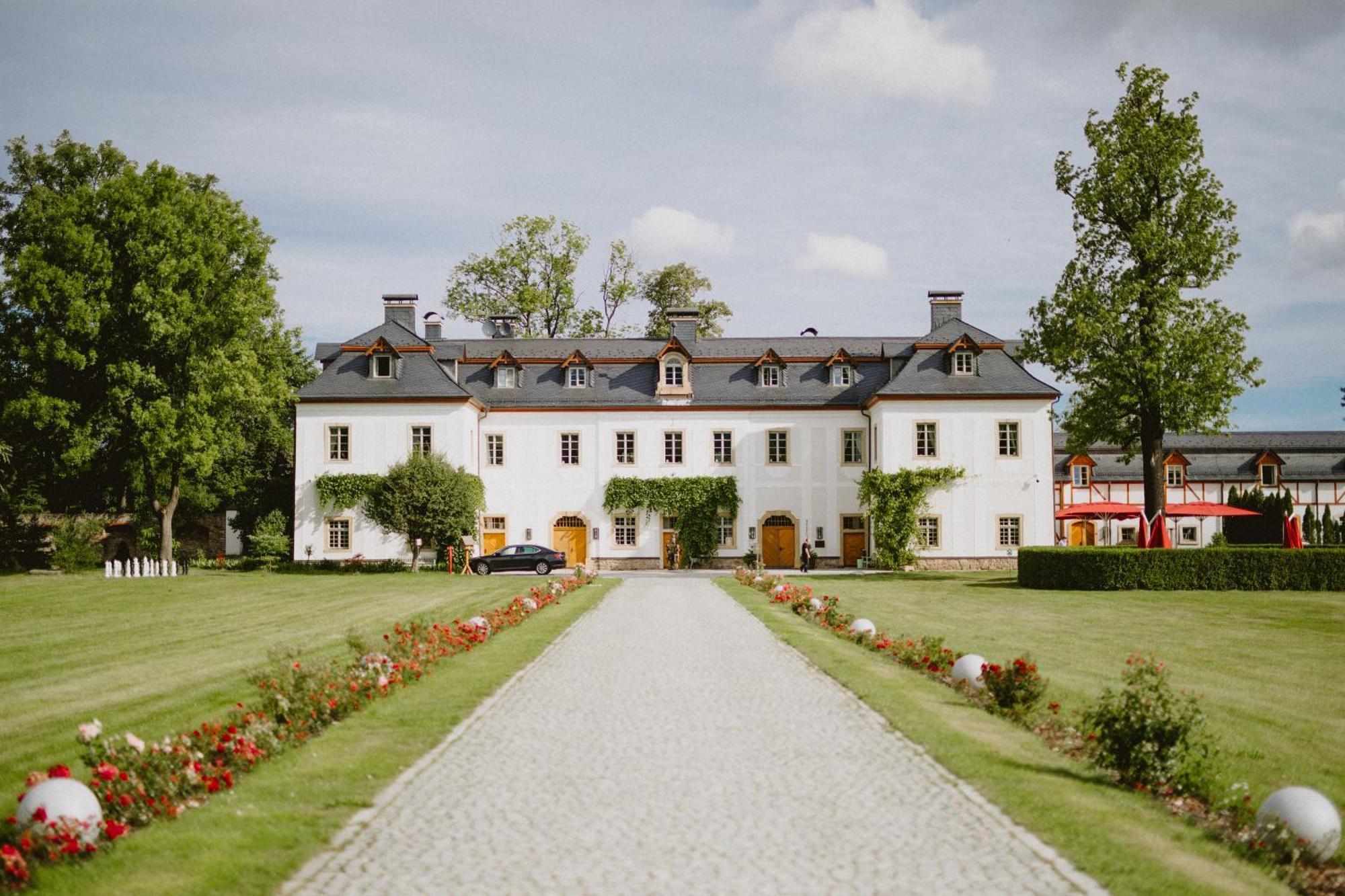 Palac Pakoszow Schlosshotel Wernersdorf Jelenia Gora Exterior photo The main building of the former abbey