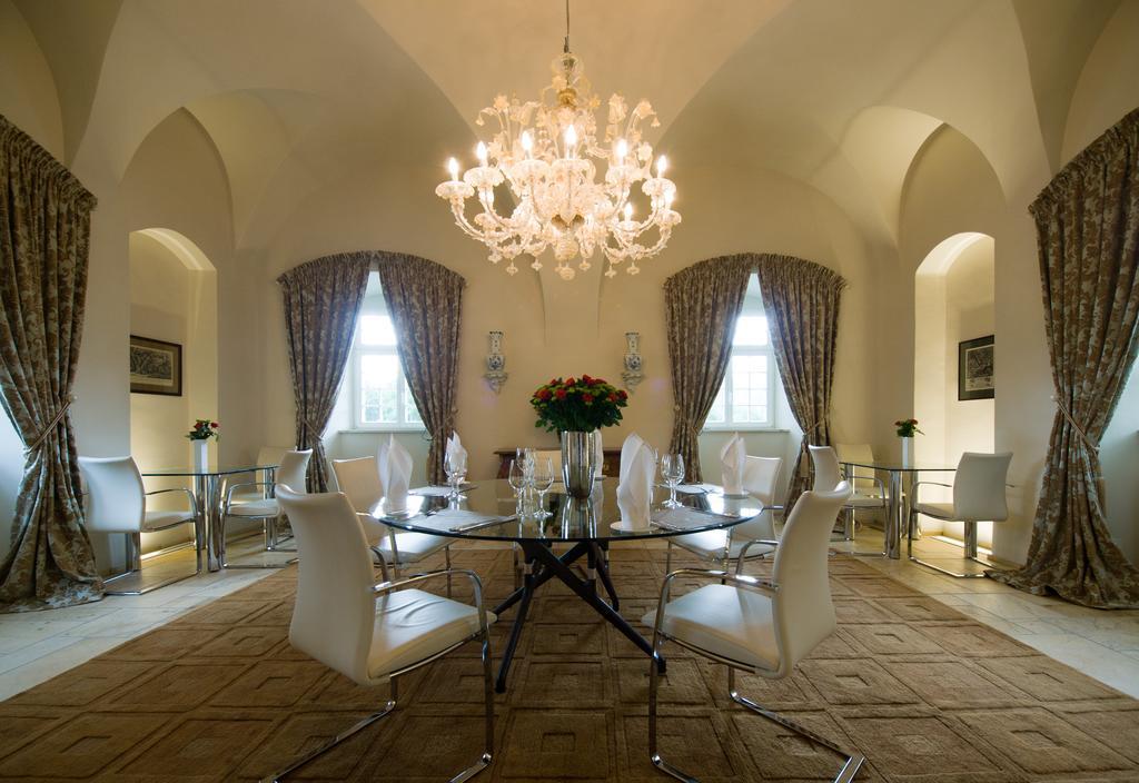 Palac Pakoszow Schlosshotel Wernersdorf Jelenia Gora Exterior photo The dining room