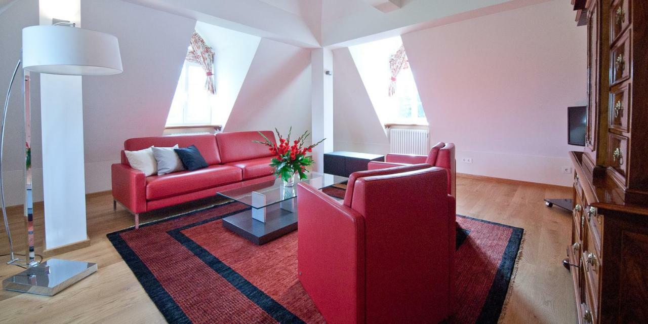 Palac Pakoszow Schlosshotel Wernersdorf Jelenia Gora Exterior photo A living room