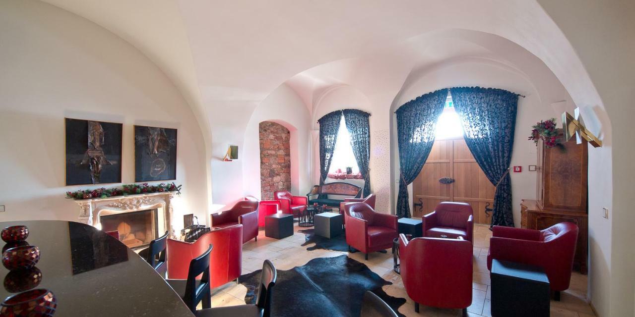 Palac Pakoszow Schlosshotel Wernersdorf Jelenia Gora Exterior photo The interior of the castle