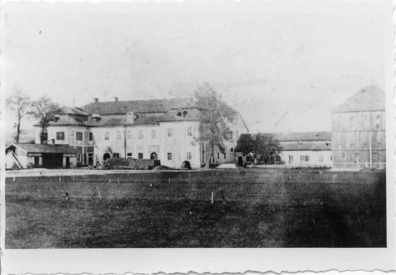 Palac Pakoszow Schlosshotel Wernersdorf Jelenia Gora Exterior photo The first building of the University of Manitoba, 1878